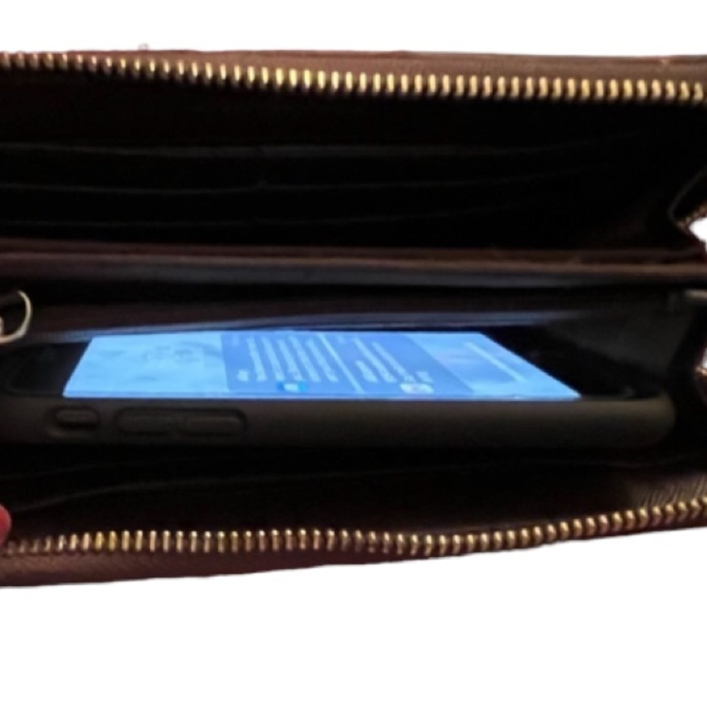 Micheal Kors Large brown zip leather wallet inside zip holds most phones - Picture 3 of 11